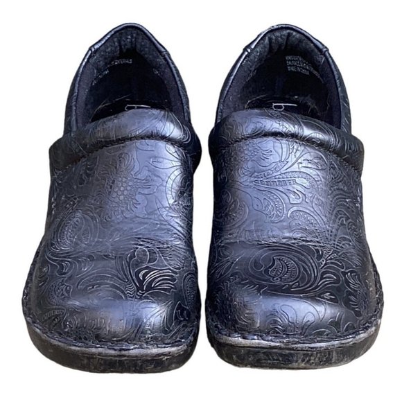 BOC Born Concept Peggy Black Paisley Embossed Vegan Leather Clogs Womens Size 7 - Picture 2 of 7